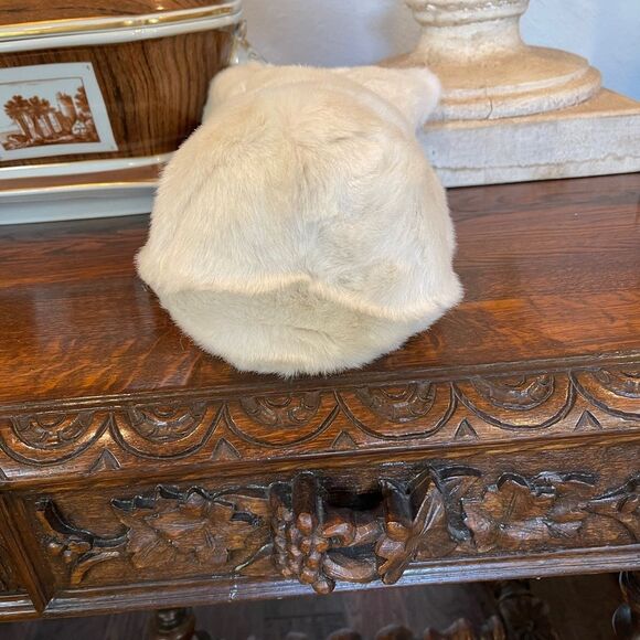 Pottery Barn Faux Fur Cream, Off-White Wine Holder NWT - Picture 4 of 8